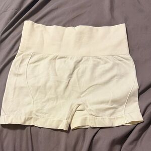 High-Waist Ribbed Seamless Shorts - Cream